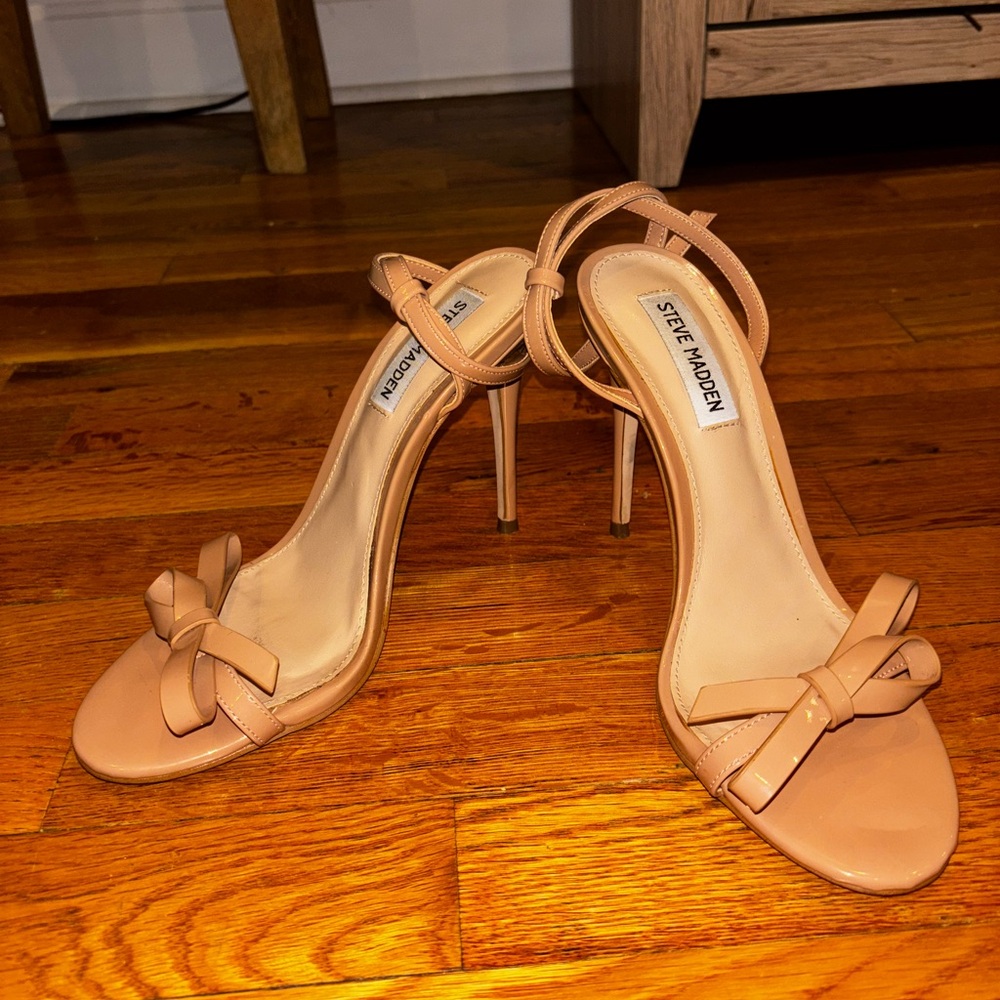 Steve Madden Nude Bow Heels